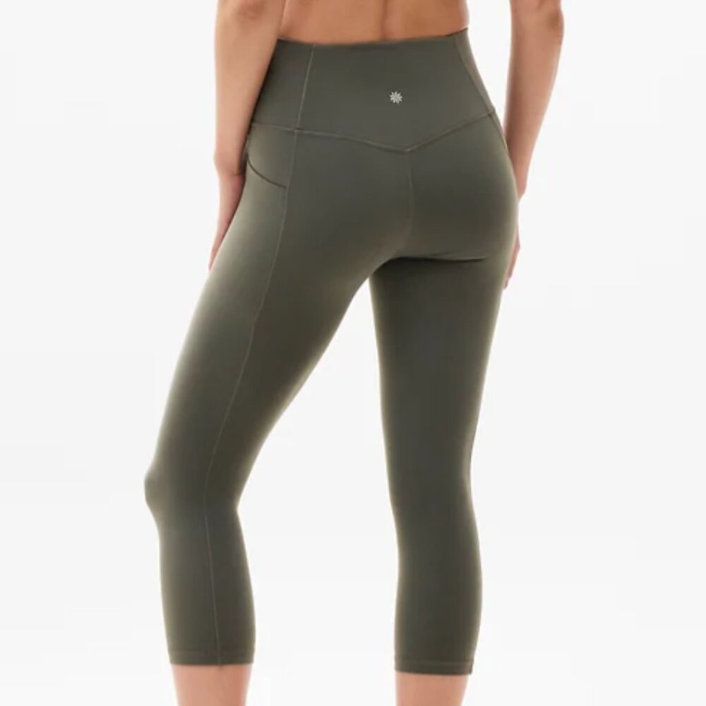 ATHLETA Salutation Stash High Rise Capri Legging